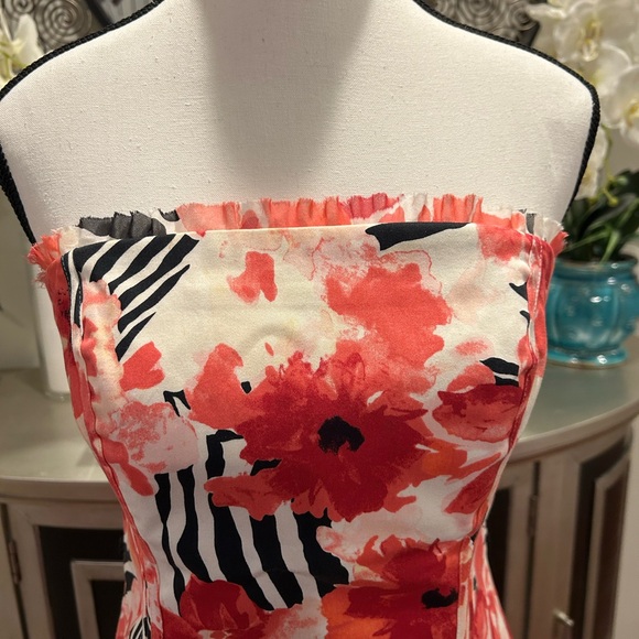 White House Floral Strapless Top - Picture 2 of 8